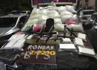 Cocaina avaliada em meio milhão de reais e metralhadoras são aprendidas pela polícia de Salvador