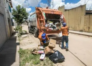 Coleta de lixo é normalizada em Teixeira de Freitas