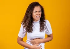 Cólica menstrual: veja exercícios para amenizar as dores