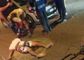 Colisão entre bicicleta e carro deixa ciclista ferido na Rua Quintino de Lima próximo ao Posto Dois irmãos