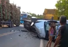 Colisão entre caminhão e SW4 deixa mortos na BR-101 entre Teixeira e Itamaraju