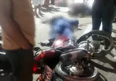 Colisão entre duas motos deixa duas mortes e uma criança ferida na BR-101 em Eunápolis