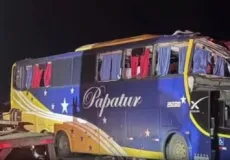 Colisão entre ônibus e carreta deixa seis mortos e 43 feridos na BR-116 em Minas Gerais