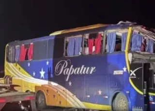 Colisão entre ônibus e carreta deixa seis mortos e 43 feridos na BR-116 em Minas Gerais