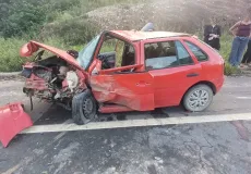 Colisão frontal na BR-101 deixa idoso gravemente ferido em Teixeira de Freitas
