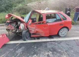 Colisão frontal na BR-101 deixa idoso gravemente ferido em Teixeira de Freitas