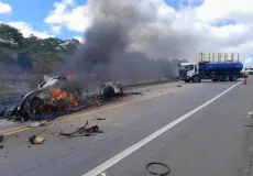 Colisão frontal na BR-101 em Mucuri deixa dez mortos