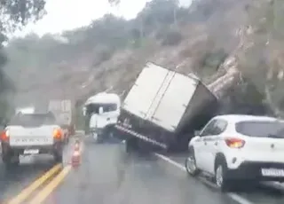 Colisão frontal na BR-101 deixa dois mortos e um ferido grave no Extremo Sul da Bahia