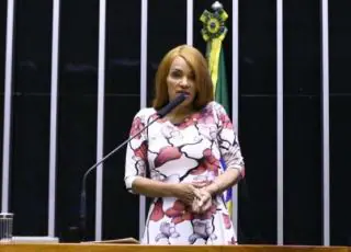 Com 437 votos, Câmara cassa mandato da deputada Flordelis