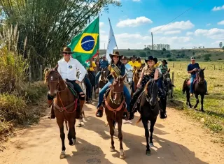 Com bênção na Igreja Matriz, Cavalgada do Vaqueiro celebra tradição em Ibirapuã