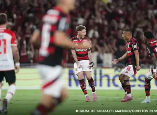 Com direito a gol relâmpago, Flamengo derrota Estudiantes no Maracanã