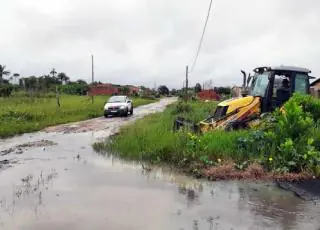 Com fim das chuvas Mucuri começa reestruturar estradas, prédios públicos e a orla marítima