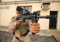 Com investimento de R$ 11,4 milhões, 590 fuzis e 1.075 pistolas são entregues para Polícia Militar da Bahia