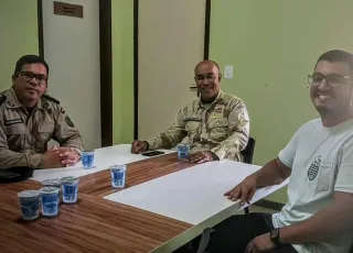 Comandante da CIPE/ MA faz reunião com Maj  Fabrício Galvão, comandante da 89ªCIPM/Mucuri e o delegado  Rui Pinheiro- delegado  de Nova Viçosa.