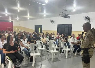 Comandante da CIPE/MA ministra palestra para educadores e funcionários da educação em Itabatã