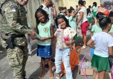  Comando da CIPPA/PS leva alegria às crianças de Ilhéus em comemoração ao Dia das crianças