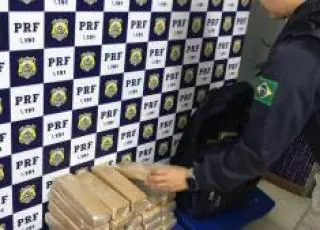 Combate a Criminalidade: PRF prende passageiro de ônibus com mochila “recheada” de maconha