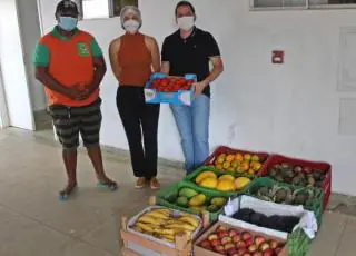 Comerciante faz doação de frutas para o Hospital Municipal de Itamaraju