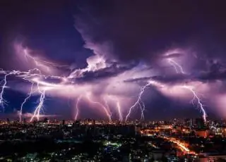 Como proteger sua TV de raios e apagões em meio a tempestades