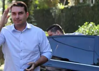 Comprador de imóvel de Flávio confirma ter pago em dinheiro