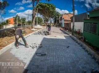 Comunidade da Palhinha ganha nova pavimentação com bloquete intertravado em Teixeira de Freitas