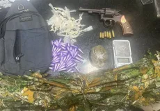 Confronto com a PM em área de mata termina com um morto e apreensão de armas e drogas em Eunápolis
