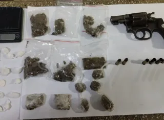 Confronto com a PM termina com suspeito morto e apreensão de drogas em Teixeira de Freitas