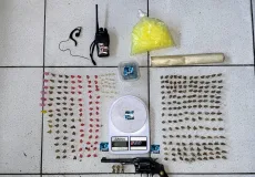 Confronto com a RONDESP termina com um suspeito morto e apreensão de arma e drogas em Porto Seguro