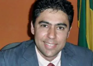 Confundido com assaltante, ex-prefeito é morto com tiro no peito pelo pai