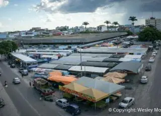 Construção da cobertura da parte externa do Mercadão tem início