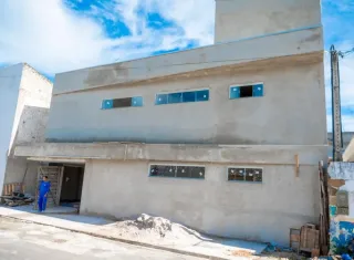 Construção da Escola Jardim Caraípe avança e reforça investimentos na educação em Teixeira de Freitas