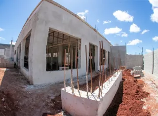 Construção de UBS no Redenção chega a 52% e ampliará atendimento na região
