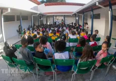 Contação de histórias leva imaginação e leitura para a sala de aula em escola municipal de Teixeira de Freitas
