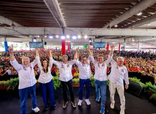 Convenção de Jerônimo reúne mais de 30 mil pessoas e mostra a grande força do time de Lula na Bahia