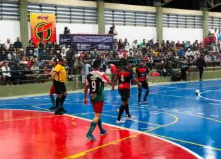 Copa Comércio de Futsal promovida pela Prefeitura de Medeiros Neto avança com chuva de gols; veja próximos jogos