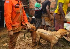 Corpo de estudante que desapareceu em bueiro na cidade de Dias D'Vila é encontrado.  Resgate de vítimas em Salvador evidencia trabalho especializado de bombeiros militares