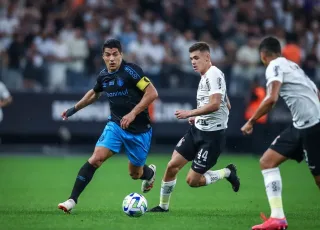 Corinthians e Grêmio empatam em jogo com oito gols