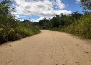 Corpo sem identificação é encontrado com as mãos amarradas em Teixeira