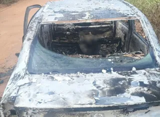 Corpo carbonizado é encontrado dentro de carro em Vera Cruz, na Bahia
