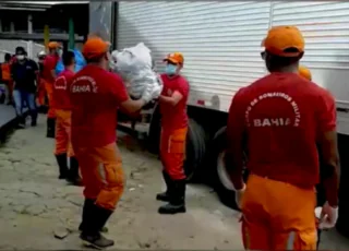 Corpo de Bombeiros e Polícia Militar distribuem 180 toneladas de mantimentos no Extremo Sul