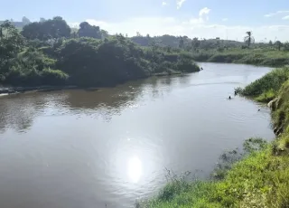 Menino de 12 anos desaparece no Rio Jucuruçu e buscas seguem em Itamaraju