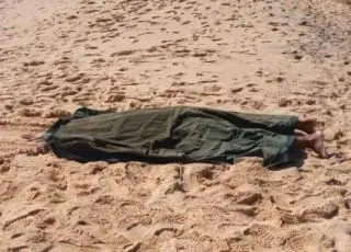 Corpo de homem não identificado é encontrado na beira da praia em Alcobaça
