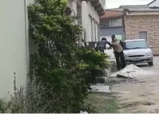 Covardia- Vídeo mostra homem tentando matar mulher à facadas no bairro Redenção