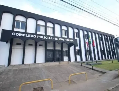 Criança de 2 anos é atingida por faca durante ataque à mãe em barraca de acarajé na Bahia