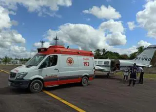 Criança que teve queimaduras de 3º grau em explosão de botijão é transferida de avião para Salvador