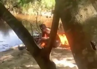 Crime bárbaro – Criminosos amarram vítima, ateiam fogo nele vivo, atiram e depois jogam corpo no rio, em Guaratinga