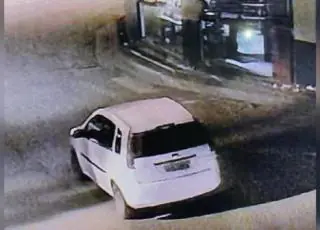 Criminosos arrombam loja e roubam aparelhos eletrônicos no centro de Medeiros Neto; veja o vídeo