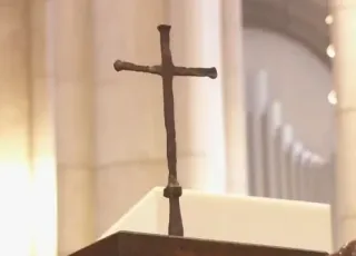 Cruz da Primeira Missa no Brasil chega a Porto Seguro para celebrações dos 525 anos