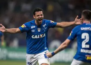 Cruzeiro vence em casa e afunda ainda mais o Paraná