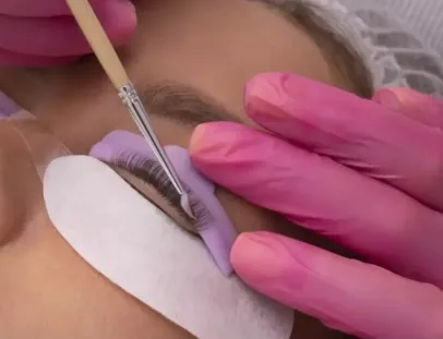 Cuidado! Esses mitos sobre extensão de cílios podem estar te impedindo de ter um olhar marcante  